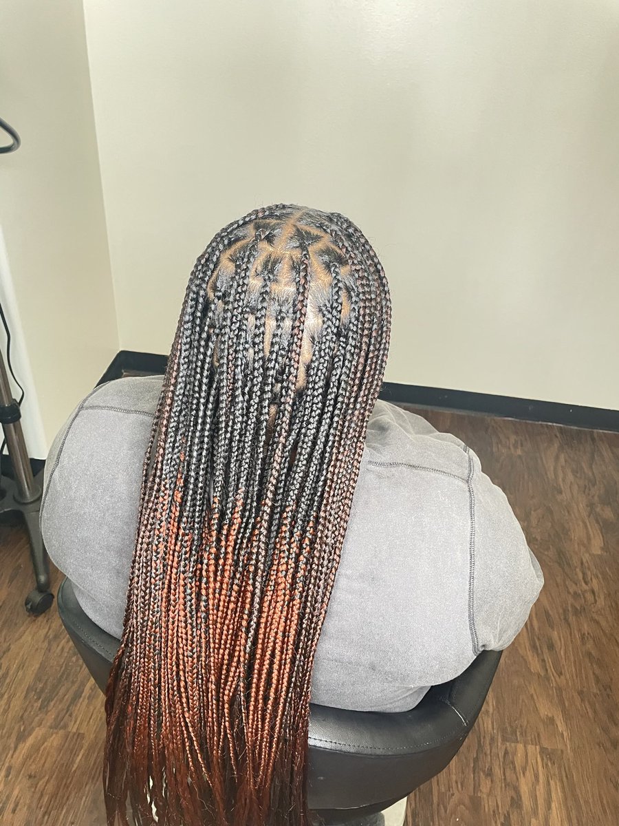 Ashlie_continue's tweet image. Slaying knotless is a must

#braids #knotless #CobbCounty