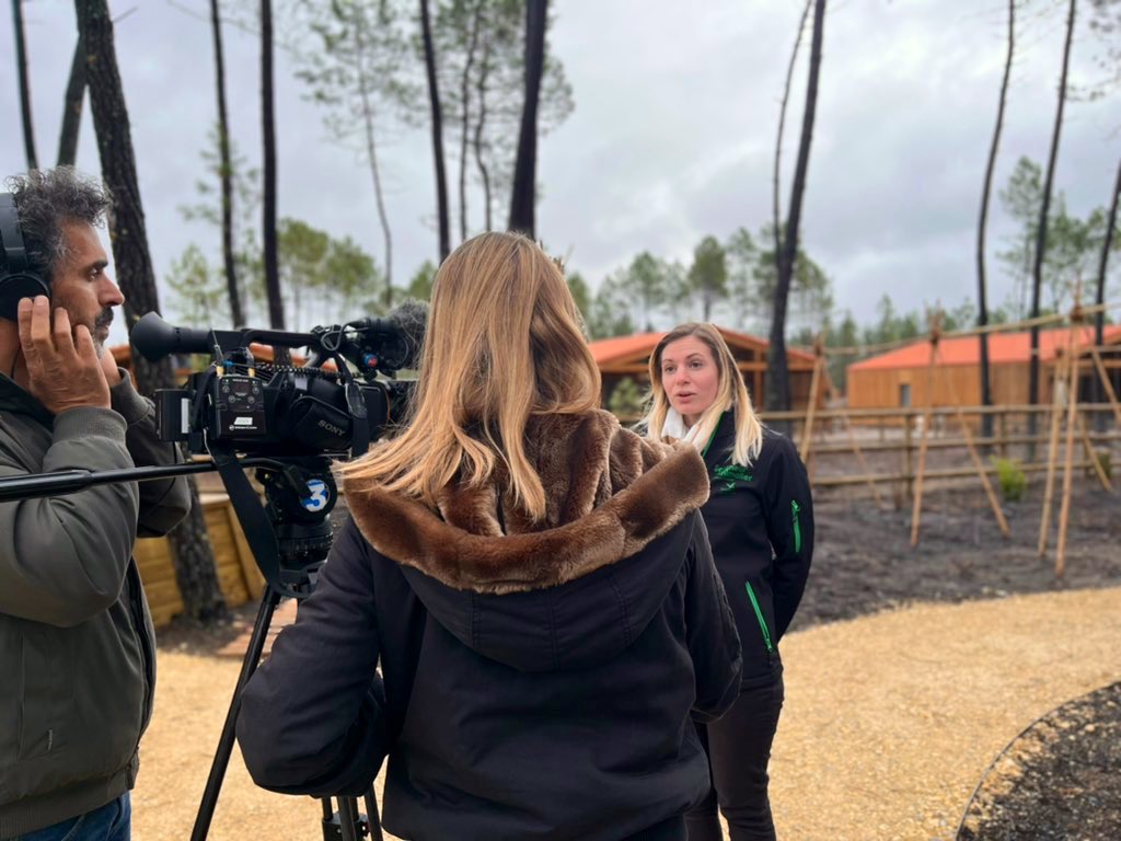 [Tournage] <a href="/F3Aquitaine/">France 3 Aquitaine</a> est avec nous au #CenterParcs Les Landes de Gascogne, on parle #Emploi et coulisses avant l’ouverture du Domaine en mai !
#silenceontourne
Diffusion ce soir ou très vite