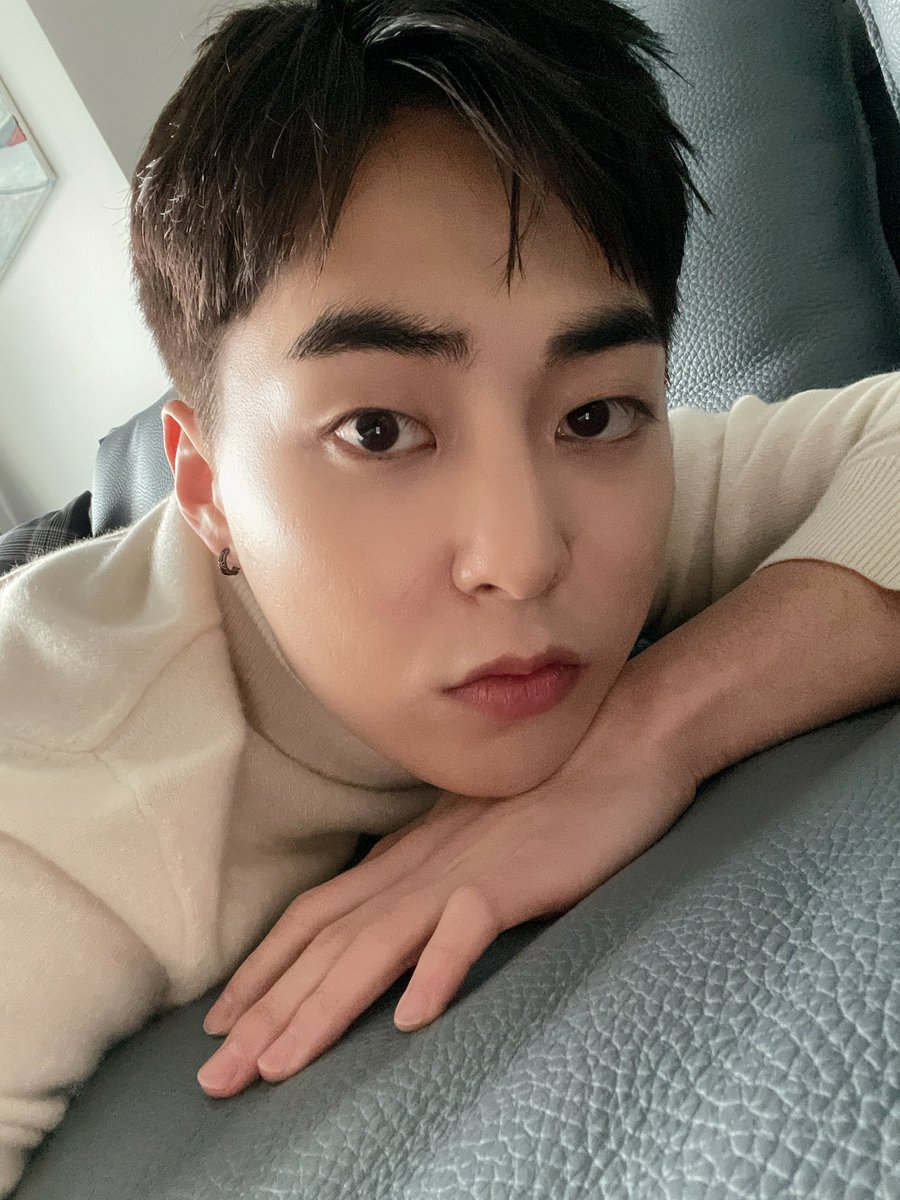 xiutrawberrie's tweet photo. post-military hair but make it SEXY https://t.co/PykJXwFUe2