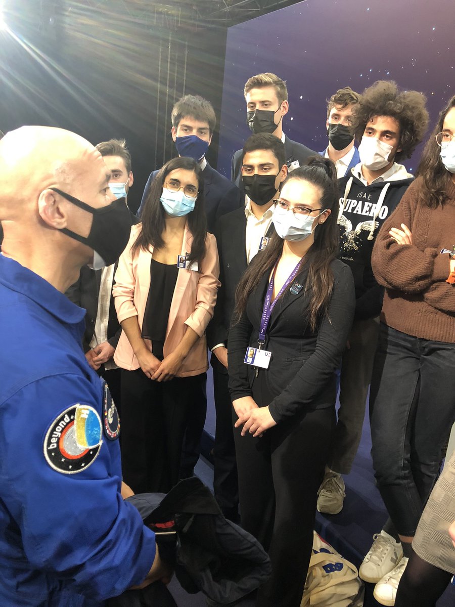 APraxHuart's tweet image. Encore un astronaute de l’@esa qui confirme à quel point on peut être brillant, inspirant et accessible à la fois. Un grand merci @astro_luca pour ce temps d’échanges tellement sympa et décomplexé avec nos étudiants! À très bientôt à l’@ISAE_officiel! 😉🚀#SupaeroSpirit