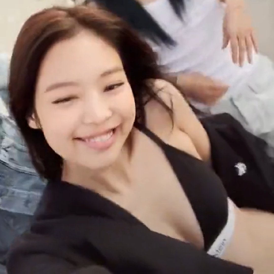 G0THRUBY's tweet photo. jennie kim is the cutest https://t.co/t10k4QV25E