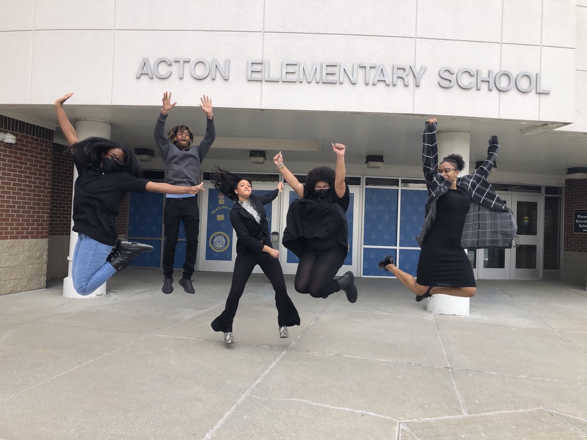 LisaLakerFCHS's tweet photo. ⁦@FTCSC⁩ African American Read-In Team Tour was an AWESOME way to Celebrate Black History Month!!! So proud of our student LEADERS!!! 💙💙💙⚡️⚡️⚡️⁦@FCHSPrincipal⁩ ⁦@FCBlackStudentU⁩ ⁦@ncte⁩ https://t.co/FsxDx36JRv