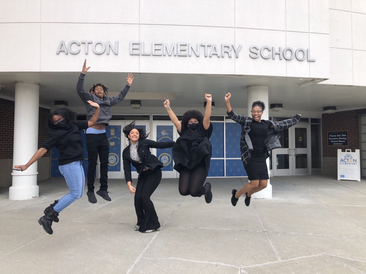 LisaLakerFCHS's tweet photo. ⁦@FTCSC⁩ African American Read-In Team Tour was an AWESOME way to Celebrate Black History Month!!! So proud of our student LEADERS!!! 💙💙💙⚡️⚡️⚡️⁦@FCHSPrincipal⁩ ⁦@FCBlackStudentU⁩ ⁦@ncte⁩ https://t.co/FsxDx36JRv