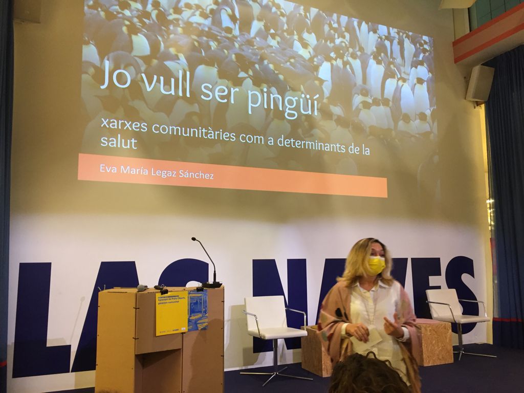 vlcinnovation's tweet photo. DIRECTE | @evalegaz de @GVAsanitat ens fa prendre consciència de les xarxes comunitàries com a determinant de la salut. "Per a fer xarxa és imprescindible crear vincles", ha dit.

#CiudadCompartida #MissionsValència #Nautae #GenerarComunitat #PatisOberts @delpatialbarri https://t.co/CYyGeoDBS9