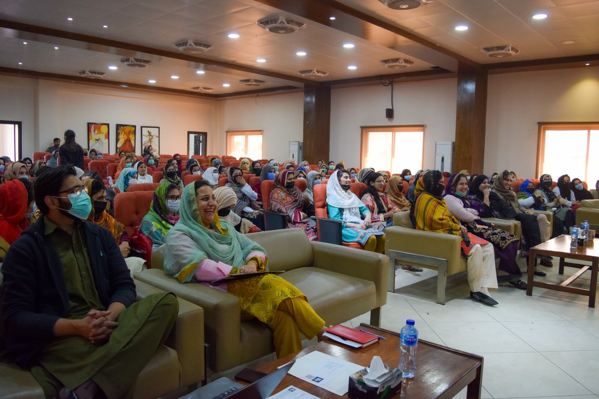 pmlabpk's tweet image. #PMLhacks Innovation Challenge at Shaheed Benazir Bhutto Women University #Peshawar @sbbwup 

Girls pinpointed women centric health problems and suggested unique solutions that could revolutionize Pakistan&apos;s healthcare sector 🔬🏆💥🇵🇰
We are gearing up towards our final showdown!