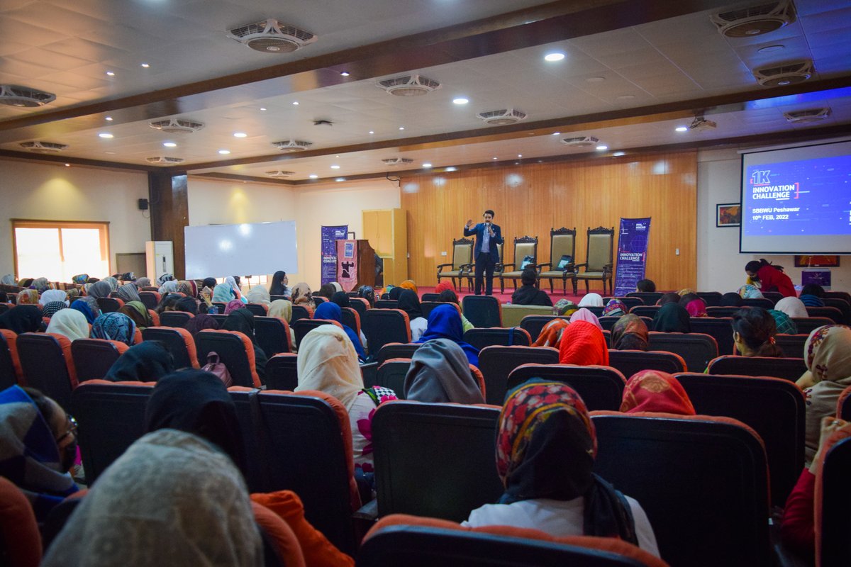 pmlabpk's tweet image. #PMLhacks Innovation Challenge at Shaheed Benazir Bhutto Women University #Peshawar @sbbwup 

Girls pinpointed women centric health problems and suggested unique solutions that could revolutionize Pakistan&apos;s healthcare sector 🔬🏆💥🇵🇰
We are gearing up towards our final showdown!