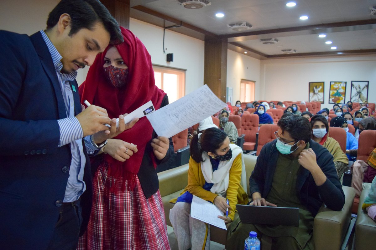 pmlabpk's tweet image. #PMLhacks Innovation Challenge at Shaheed Benazir Bhutto Women University #Peshawar @sbbwup 

Girls pinpointed women centric health problems and suggested unique solutions that could revolutionize Pakistan&apos;s healthcare sector 🔬🏆💥🇵🇰
We are gearing up towards our final showdown!