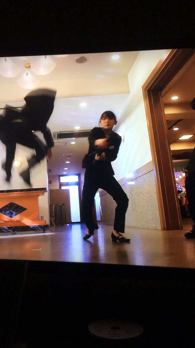 xxxmoex's tweet photo. このバトルシーン本当シュール😂

＃真犯人フラグ考察 #真犯人フラグ https://t.co/gzC7IAk6v2