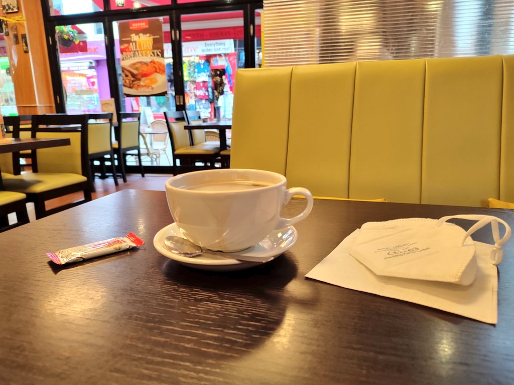 Firesnapper999's tweet photo. Back to #Aldershot to grab supplies, then #FamilyTaxi by @MumBensons home. My one a day #CaffeineResus deployed. Forecast for Friday looking awful, if you're on the road, PLEASE #Drive2ArriveALIVE don't become a statistic!🙏
☀️=🚙<Min 2 sec space>🚗
🌧️=🚗<<Min 4 sec space>> 🚐 https://t.co/J71q6MEgH0