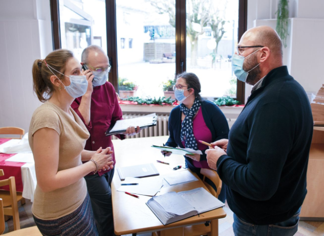 Directions_fr's tweet photo. [Reportage] "Des managers outillés pour transformer l’offre"
🔎Les cadres intermédiaires des associations Sinclair ont bénéficié de séances de codéveloppement et coaching individuel. Le but? Conforter leurs compétences managériales et développer les liens
https://t.co/VCJCHGFQq9 https://t.co/l2BScke5kg