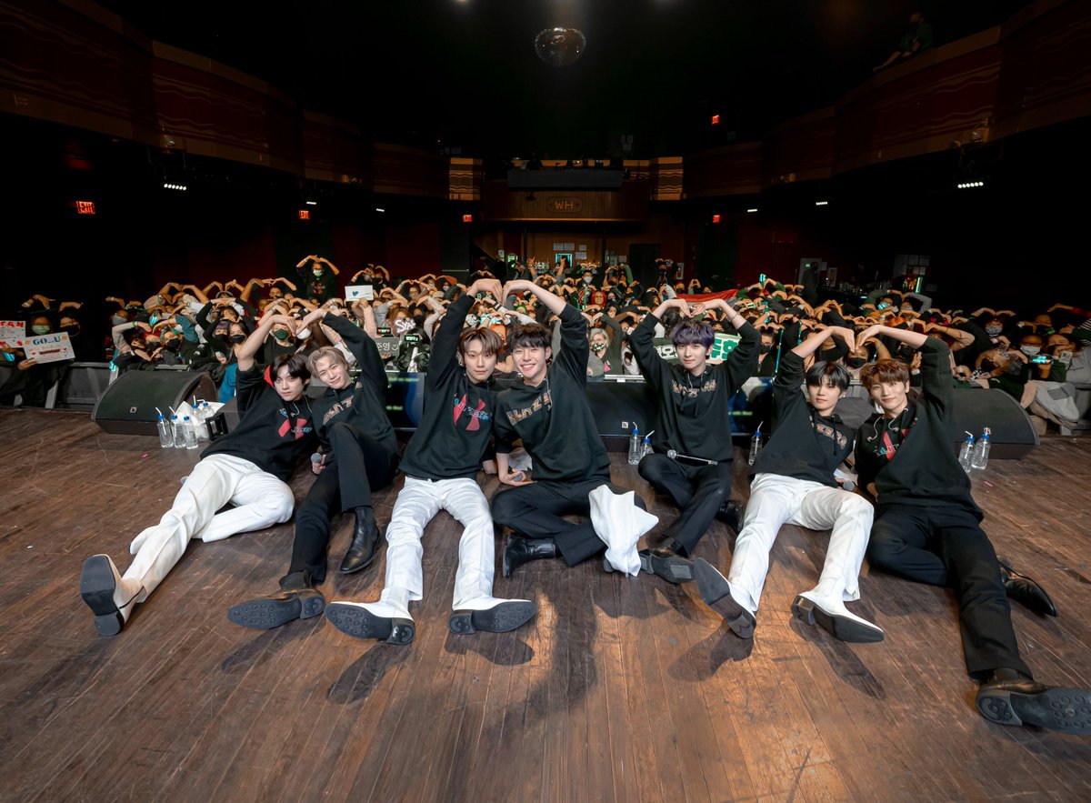 WUZO_BLITZERS's tweet photo. [📷]
[BLITZERS 2022 U.S. TOUR Check-in]
​
☑ WITH. NY BLEE ❤
See you New York! Thank you.
​
#BLITZERS #블리처스
#BLITZERS_Check_in_NY https://t.co/9MBunuCggC