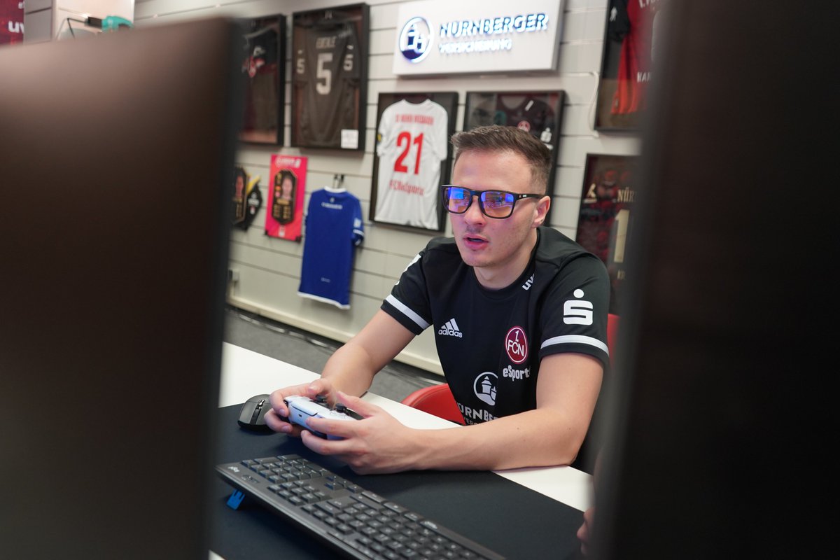 fcn_esports's tweet photo. +++ 𝐺𝑒𝑤𝑖𝑛𝑛𝑠𝑝𝑖𝑒𝑙 +++

Zusammen mit unserem Premium-Partner uvex verlosen wir eine Gaming Brille im FCN-Design! 🤓🎮

So nehmt ihr teil:

♥ Tweet liken
🔄 Tweet retweeten
🤝 @fcn_esports folgen

ℹ Mehr zur Brille: https://t.co/wjRZTsFVpB

#fcn | #fcnesports https://t.co/IatP0kZEYc
