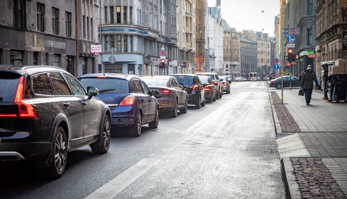sadursme's tweet photo. Rīgas ielās ar grants segumu gaidāms šķīdonis, satiksme var būt apgrūtināta - https://t.co/HFWKmn9Zyi https://t.co/DSthrtVYCE