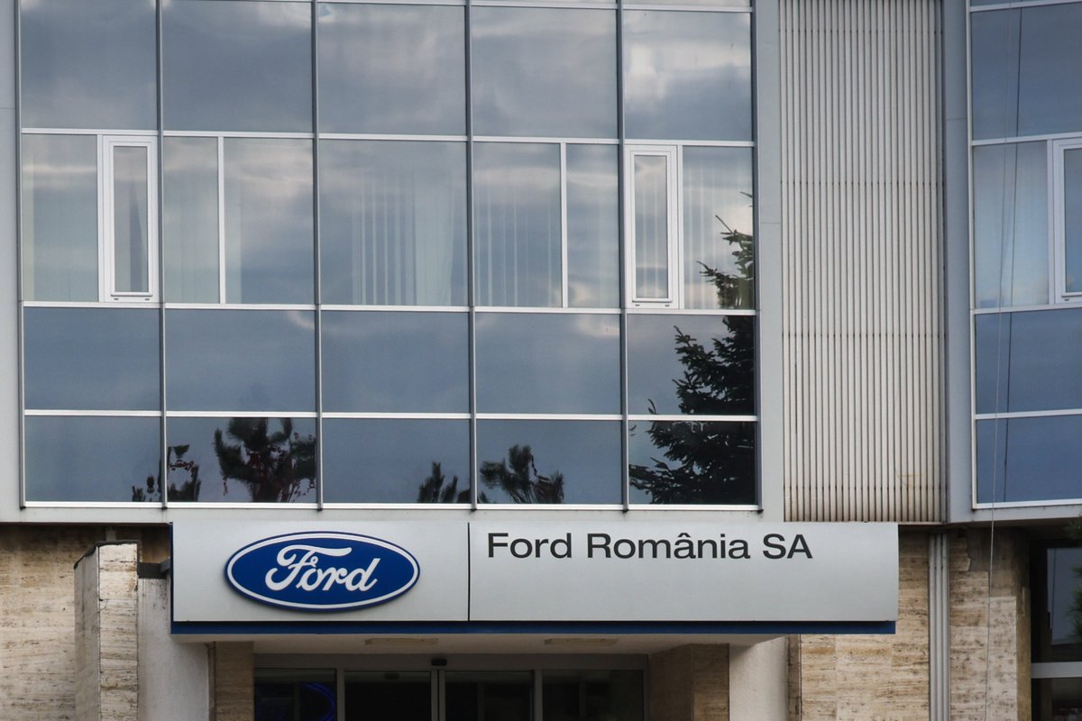 FordPolska's tweet photo. 👉#Ford #GoElectric⚡️#FordPlus

Inwestycje Forda w elektromobilność👇

▫️ Dzięki tej inwestycji Craiova w Rumunii będzie trzecią lokalizacją Forda w Europie, gdzie samochody w pełni elektryczne będą zjeżdżały z linii produkcyjnej - obok Kolonii w Niemczech i Kocaeli w Turcji https://t.co/Li9mYENRDi