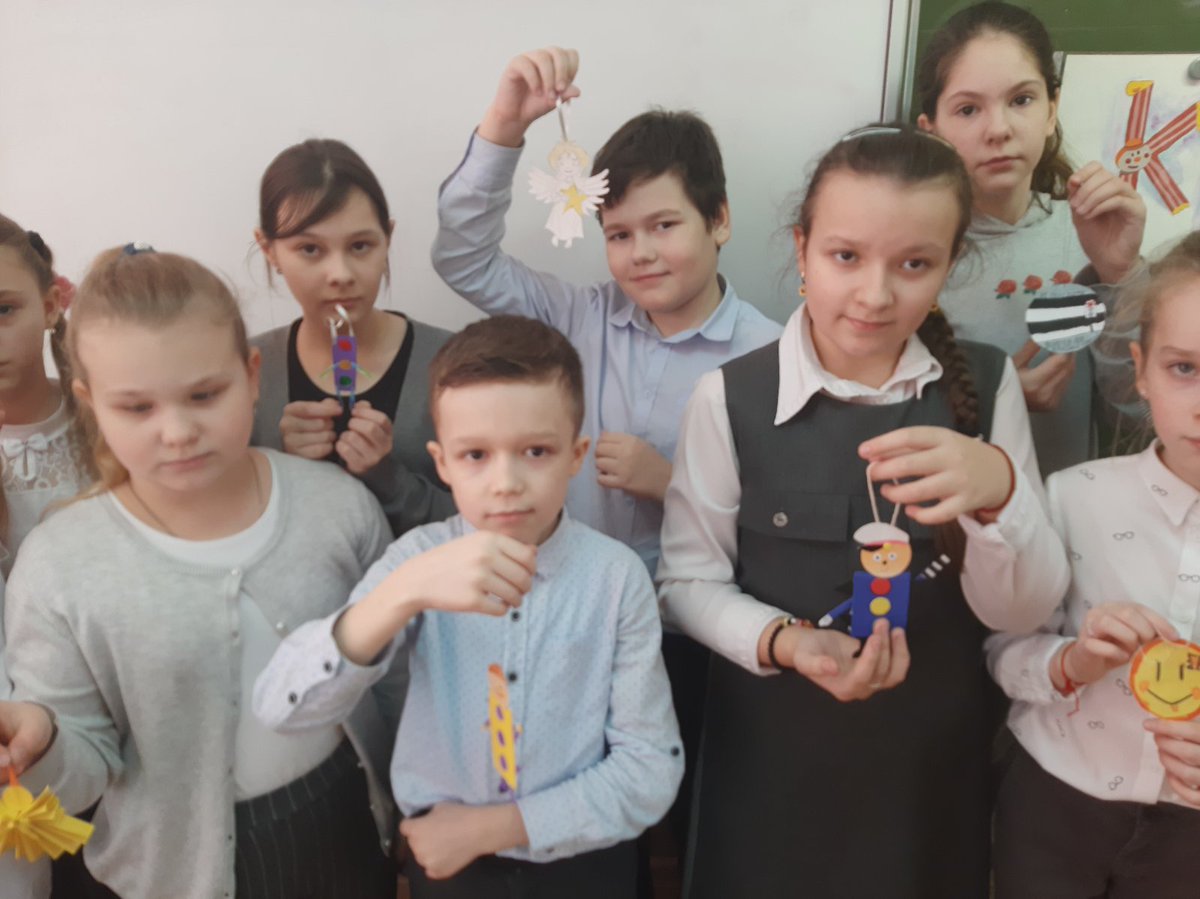 🚦Городская акция " Жизнь - важнее скорости!". Первый этап пройден! Отряд ЮИД сделал самостоятельно брелоки " Обереги безопасности" и провел онлайн- конференцию по их изготовлению для других учащихся.

#Школа76Самара #ПДД #ЮИД63 #ЖизньВажнееСкоростиСамара #отрядЮИДшкола76