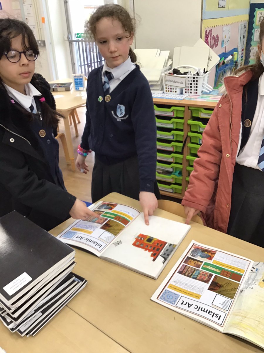 MissDudley6's tweet photo. Busy lunchtime for some of our Art Council today. They made some very important decisions when choosing our @dotartschools entries 👩‍🎨 #smithdownart https://t.co/U9JngmBsbc