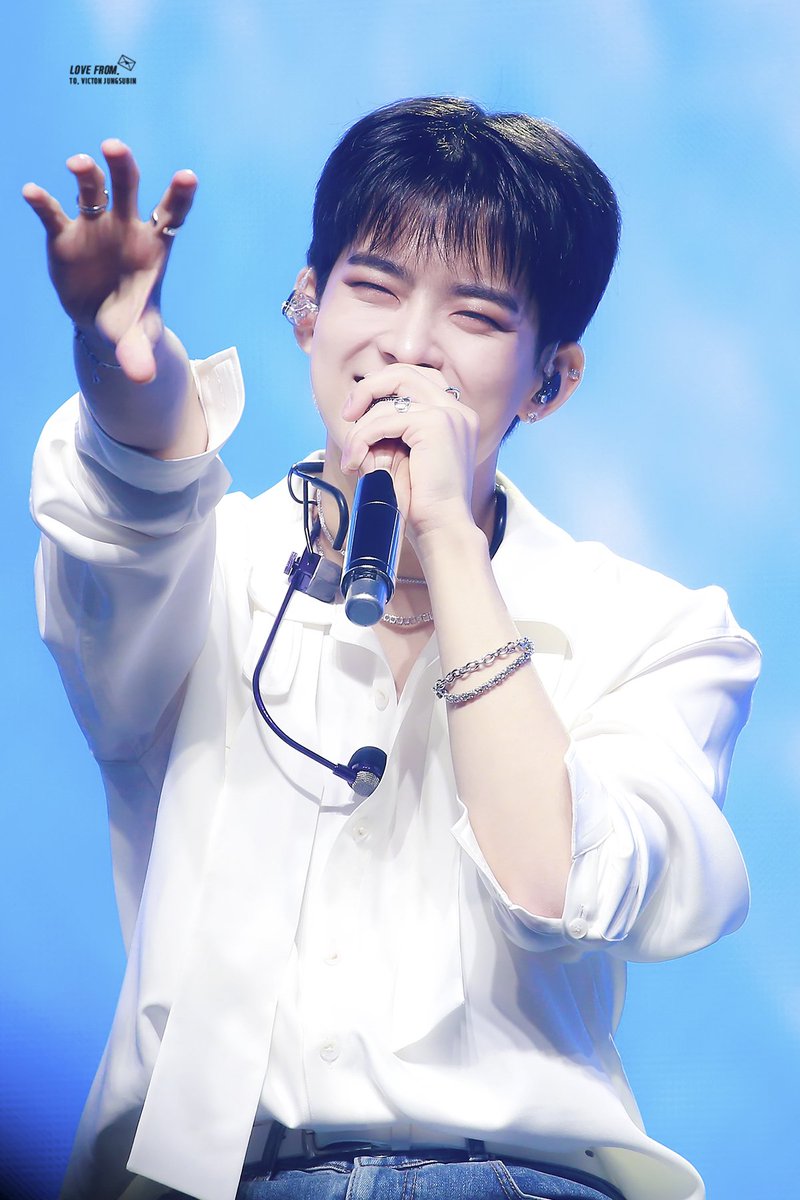 LOVEFROM405's tweet photo. 220206 #빅톤 #VICTON #정수빈 #수빈 

💛💙 https://t.co/YVgaMiz7fL