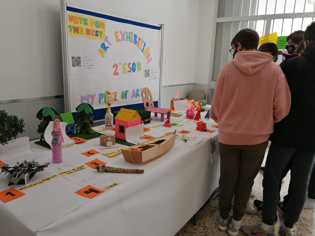 IESPALOCONVIVE's tweet photo. Proyecto:My piece of art. Exhibición de arte de alumnos de 2 eso B. 
#cuentaconnosotrosPALOquequieras https://t.co/HaKFJ0EHNO