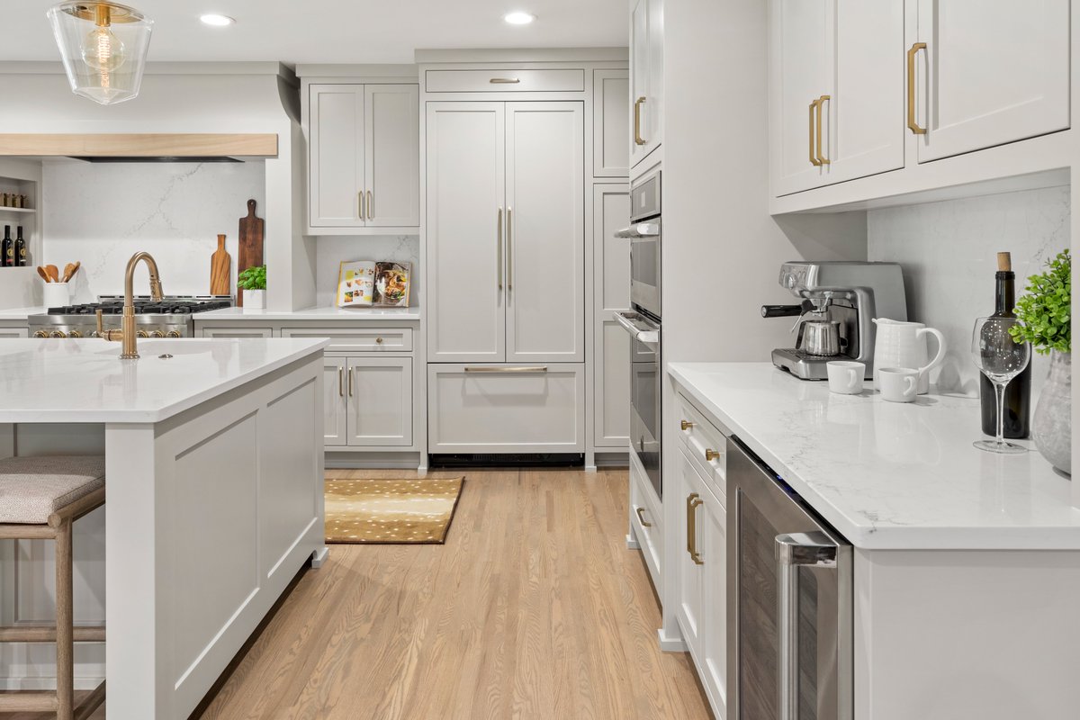 gordonjamesmn's tweet photo. Ideal for crafting gourmet meals and entertaining guests, this kitchen is a dream come true. Build your own dream kitchen by visiting https://t.co/WGh6VpO7dK.

#DreamHome #InteriorDesign #GordonJames #LuxuryHomes #YouDreamWeDeliver #CustomHome #Craftsmanship #MNHomes #Kitchen https://t.co/k3TxNJuBZS