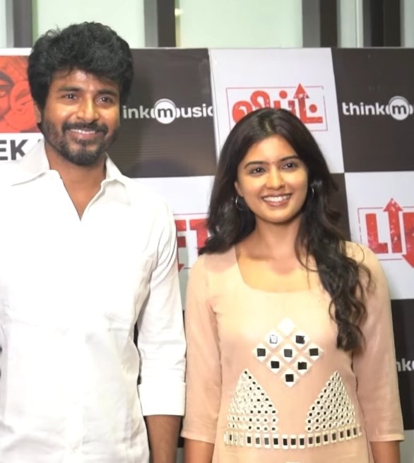 AmrithaFansPage's tweet photo. • Wishing Prince @Siva_Kartikeyan sir,A very happiest birthday on behalf of @Actor_Amritha fans🥳🎂🍰

• Best wishes for #Don , #Ayalaan and upcoming  movies🤩

#HappyBirthdayPrinceSK 

#AmrithaAiyer @Actor_Amritha https://t.co/LtFNffugx9
