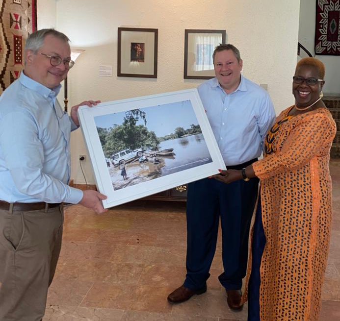 USAmbDRC's tweet image. Farewell meeting with the wonderful @ILYZAHUA whose leadership of @UNHCR_DRC has made a big difference.  @StatePRM 🇺🇸 and @USAID are proud to support her and her @Refugees team’s dedicated work to assist refugees and IDPs in the DRC - often under the most challenging conditions