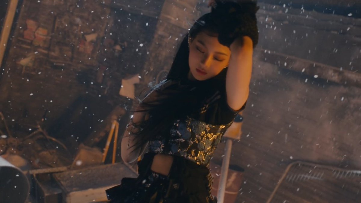 picsofisa's tweet image. run2u mv teaser #1