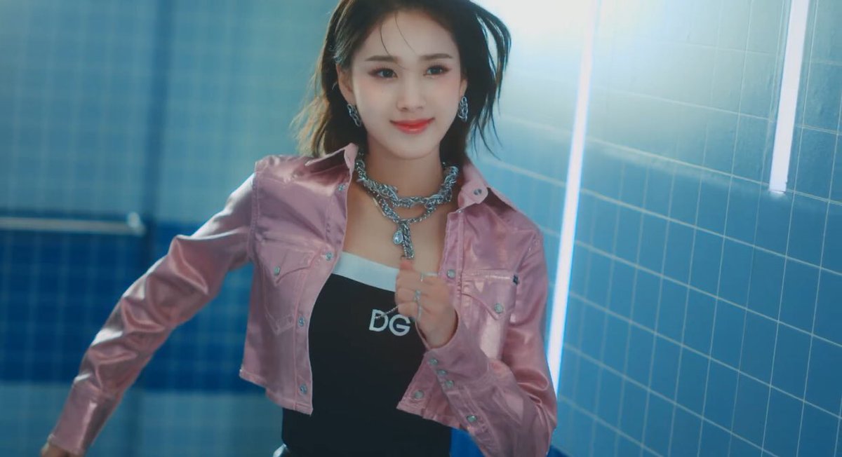 staycjpics's tweet image. RUN2U MV TEASER