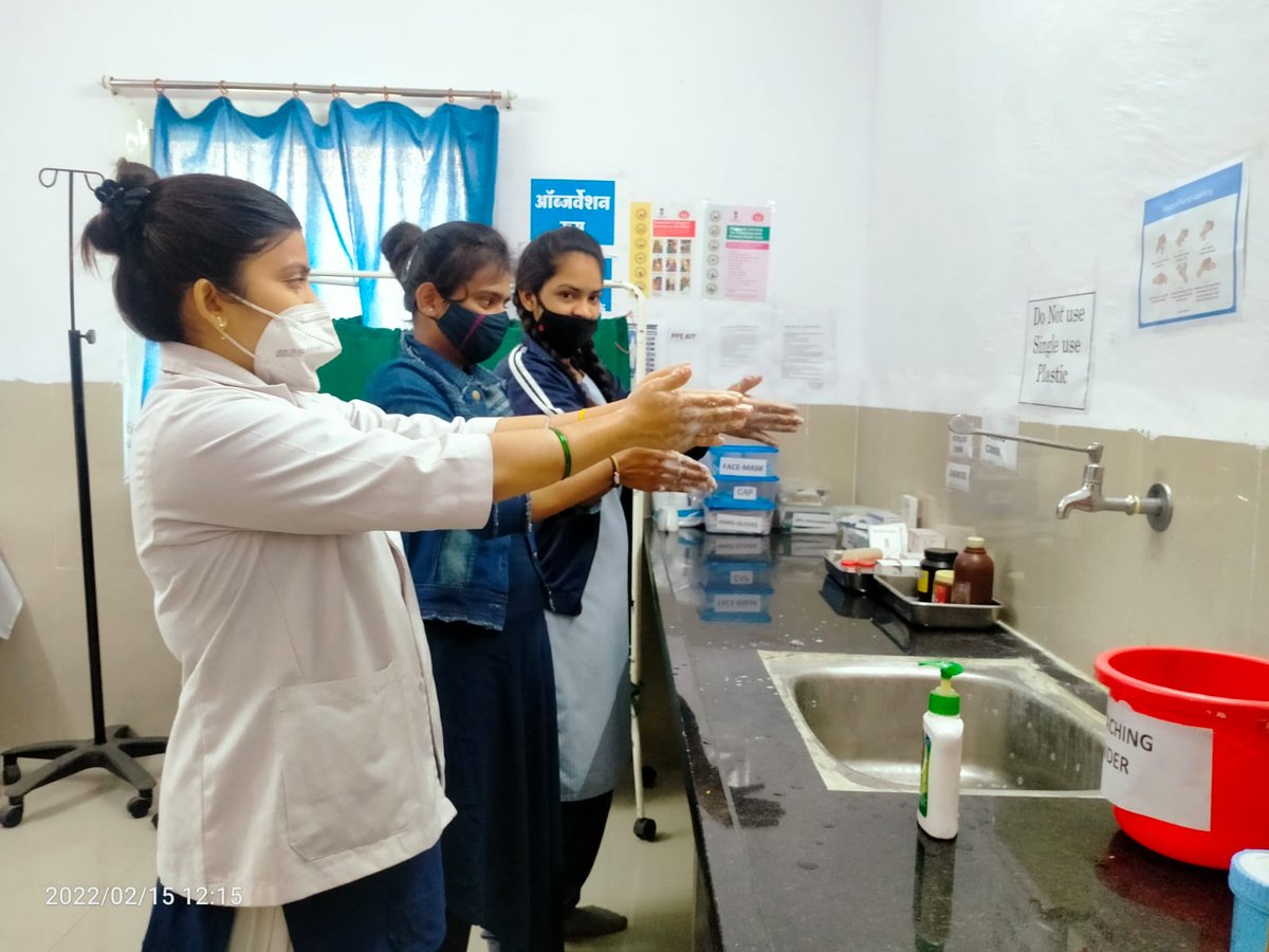 NISHTHA_CPHC's tweet photo. #21DaysChallenge
#FriendsOfHygiene

✅Practise #RegularHandwashing
✅Wear your #MaskProperly
✅Keep #DrinkingCleanWater
✅#NovSpitting in Public Places

All lessons taught well by CHO from Dharampuri, #MadhyaPradesh
📷👇
@ABHWC_MP @usaid_india @Unilever https://t.co/hUu04euZhq