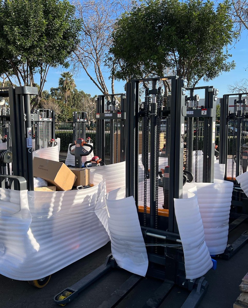 EKKOlifts's tweet photo. The #EB13E-138 and #EA15D Straddle Stacker IN STOCK NOW! Contact us and get yours today! https://t.co/WHEJyJileT 877-232-6517 | info@ekkolifts.com #ekkolifts #forklifts #forklifttruck #electricforklifts #ElectricStraddleStacker #lithiumionlifttruck #pallettruck #3wheelforklifts https://t.co/DNrhoLweUq