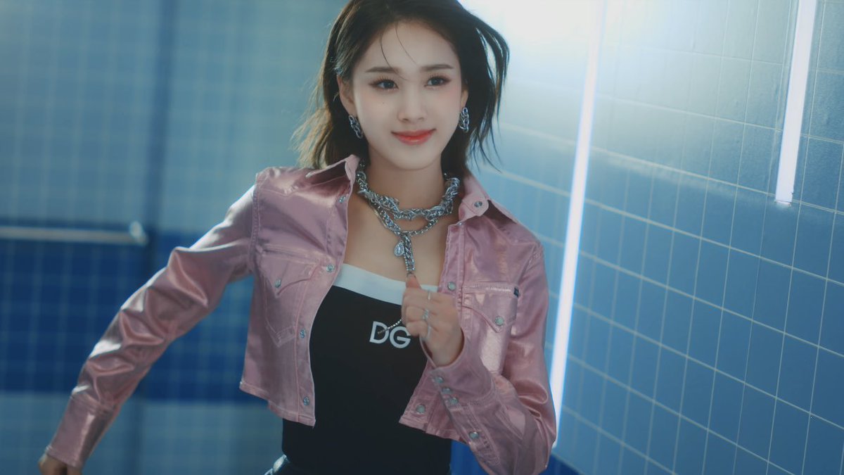 RUN2U mv teaser #1

#STAYC #스테이씨 #J #재이
