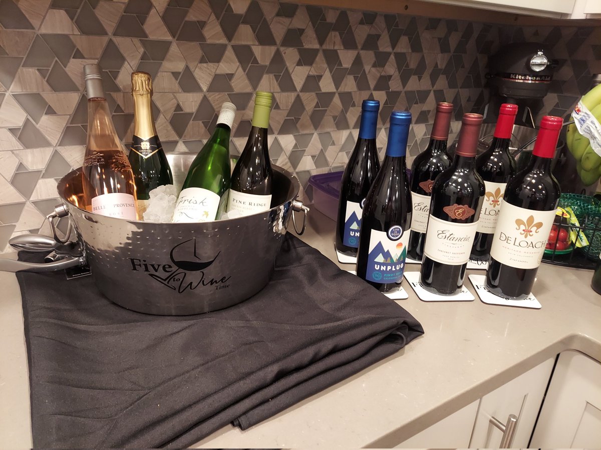 DanidaSomm's tweet photo. Last nights Galentine's Day tasting was a blast. The ladies were wonderful and had so many great questions.
#wine #winelover #getsomm #winetasting #foodandwine #girlnight #vino #cheers https://t.co/jCQeVi4h8C