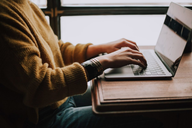 JulieOstrow's tweet photo. If you are an IT professional feeling burnt out over the pandemic, you're not alone. See what 3 industry peers are doing to overcome the fatigue. @TechnicallyBMR #cdwsocial https://t.co/LICxnRsN4U https://t.co/lHEmLT7GJM