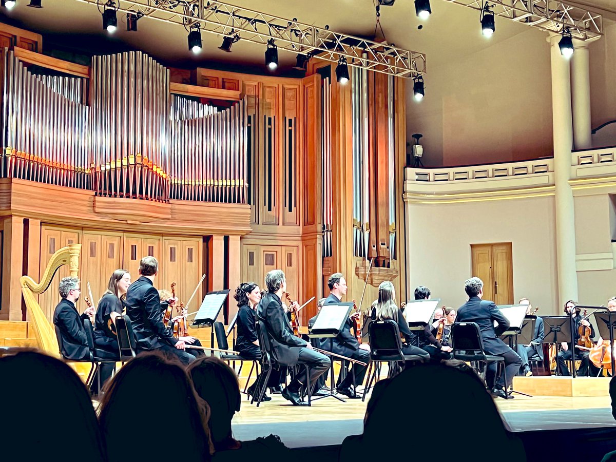 tamasivankovacs's tweet photo. I was very happy to present our best wishes on behalf of #Hungary to my fellow #Finno-#Ugric #Ambassador @ArturKink at the National Day event of #Estonia in @BozarBrussels last night. Also, fantastic concert 🎶👏 by Symfonie orkest #Vlaanderen w/ two #Hungarian musicians😉. 🇪🇪🇭🇺 https://t.co/8CvL1pFUIx