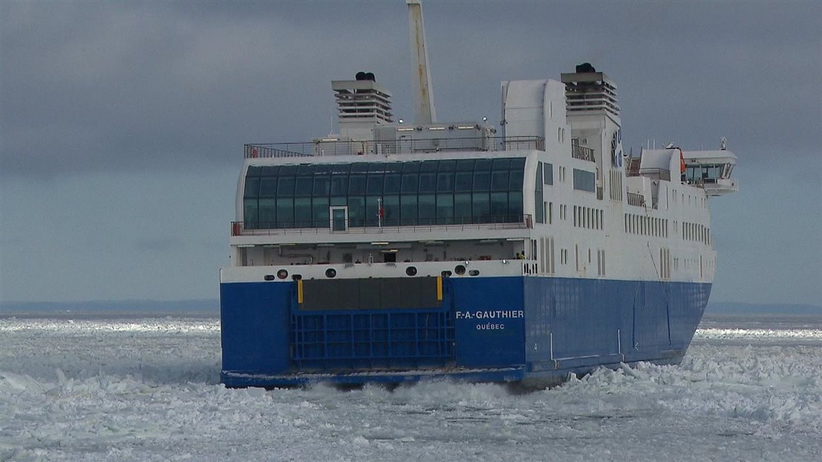 La STQ explique que l'équipage du F.A.-Gauthier a finalement accosté à 1h ce matin à cause des glaces. La traversée de 8h a été annulée, car l’équipage n’a pas pu obtenir ses heures de repos prévues selon la Loi sur la marine marchande. 
Cr: Claude Côté/ICI Gaspésie-IDLM
#icigim