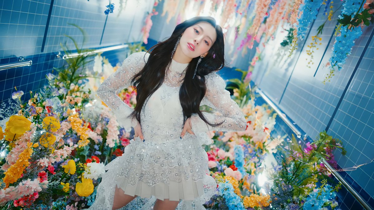 AboutSeeun's tweet photo. Some Seeun pic for this comeback teaser video [HD] ❤️

YOUNG-LUV D-3
#STAYC_YOUNGLUV
#YOUNGLUV_MVTeaser1
#RUN2U_MVTeaser1 #SEEUN
@STAYC_official https://t.co/t8YuOA03I1