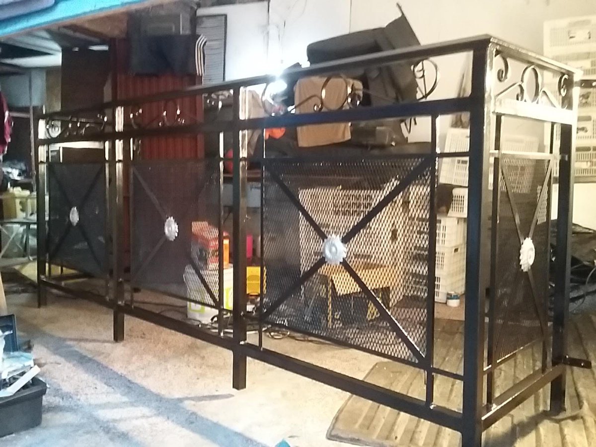 Yavolvemos's tweet photo. Soy electricista industrial ,pero por la falta de trabajo estoy haciendo laburos de herrería 
Rejas
Mesas hierro y madera
Sillas 

Agradezco si pueden ayudar con un rt . https://t.co/WFP3PkZKps