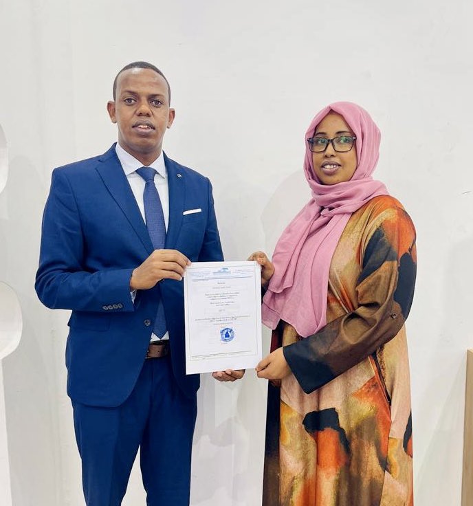 Walaalkay Caydaruus Saalax Yusuf oo ka mid ahaa xubnihii GHDHF looga saaray dalab ka yimid Midawga Murashaxiinta oo Anniga laygu badalay ayaan maanta gudoonsiiyay shahaadada murashaxnimada kursigii uu baneeyay Wasiir Saalax A. Jaamac ((Wax aad dhibsato oo kuu wanaagsan baajira)).