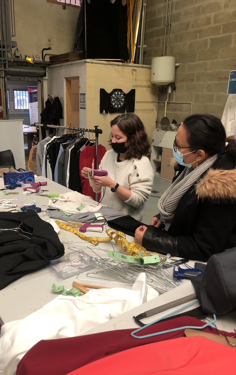 👔 Opération Cravate Solidaire 👔 

📸 Retour en images sur notre #teambuilding en compagnie de @LaCravateSolidR et en présence de toute l’équipe de la #DAR #IDF d’@EDF 

⏩ Une journée enthousiasmante pour toute l’équipe 👏

<a href="/Fondation_EDF/">Fondation groupe EDF</a> <a href="/EDF_IDF/">EDF Île-de-France</a> 
#operation #IDF