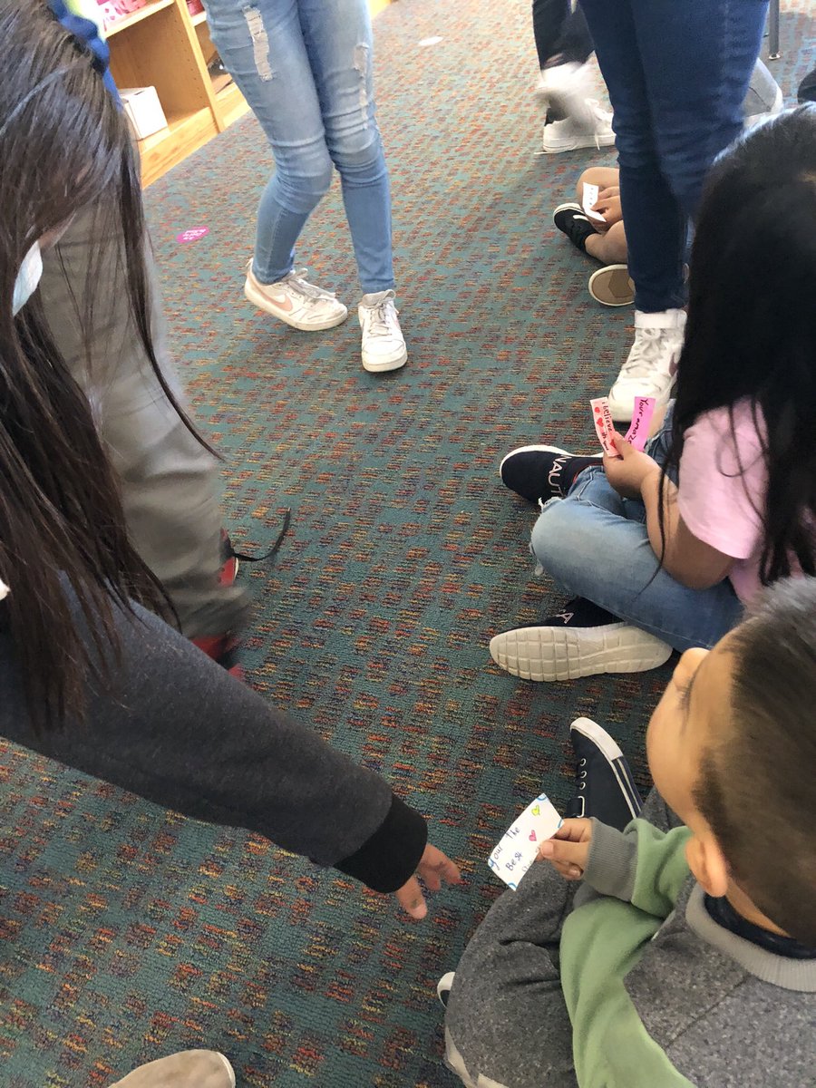 NISDmartinlib's tweet photo. Our 5th grade students are scattering seeds of #kindness to our younger students!  #community #kindessisfree #luchadoralibrarian @NISDLib @NISDmartin @CrayolaEdu https://t.co/Q80I8tXJU7