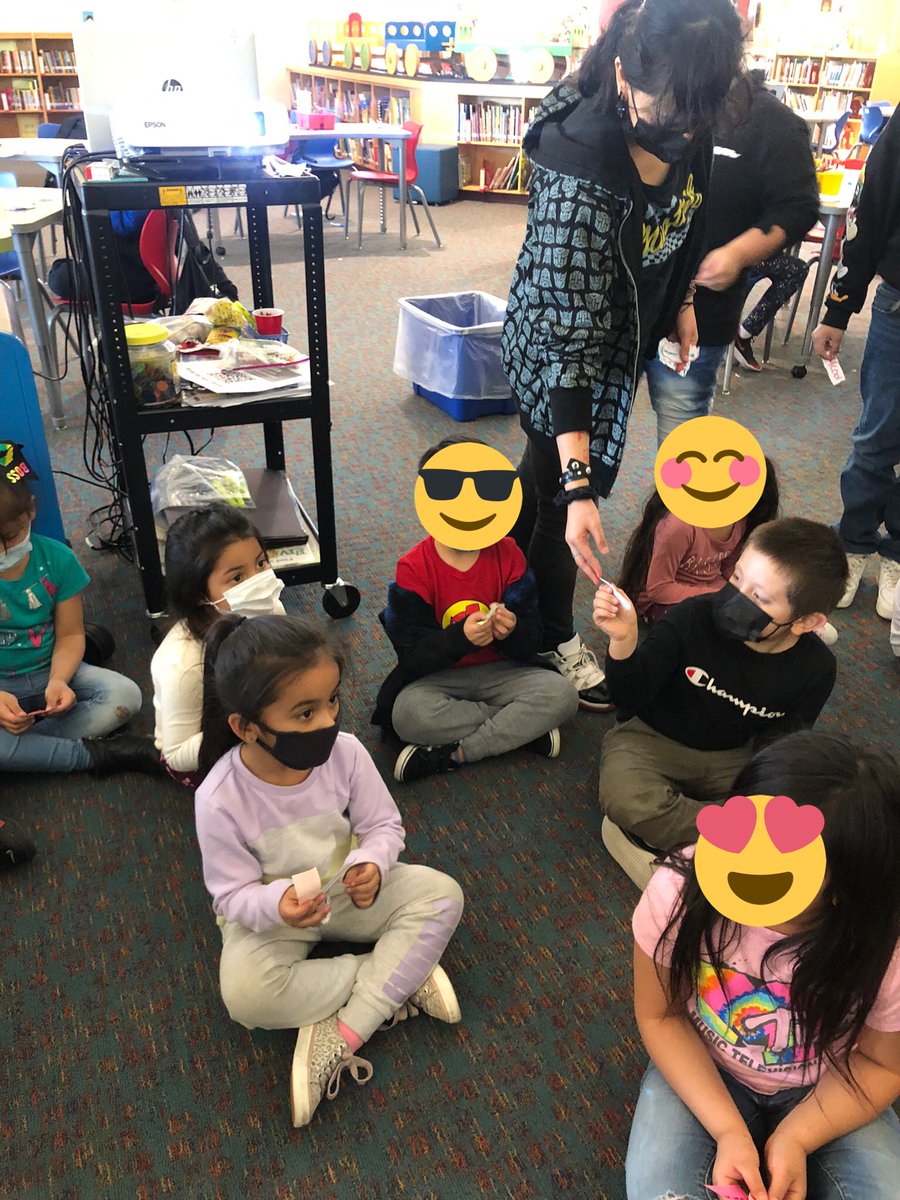 NISDmartinlib's tweet photo. Our 5th grade students are scattering seeds of #kindness to our younger students!  #community #kindessisfree #luchadoralibrarian @NISDLib @NISDmartin @CrayolaEdu https://t.co/Q80I8tXJU7