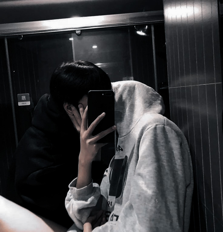 WY1AT's tweet photo. ᅟ
ᅟ
ㅤ⠀  One year with my Nai Boo
  ⠀                     🤍🤍
ᅟᅟ https://t.co/lifxiup0Sm