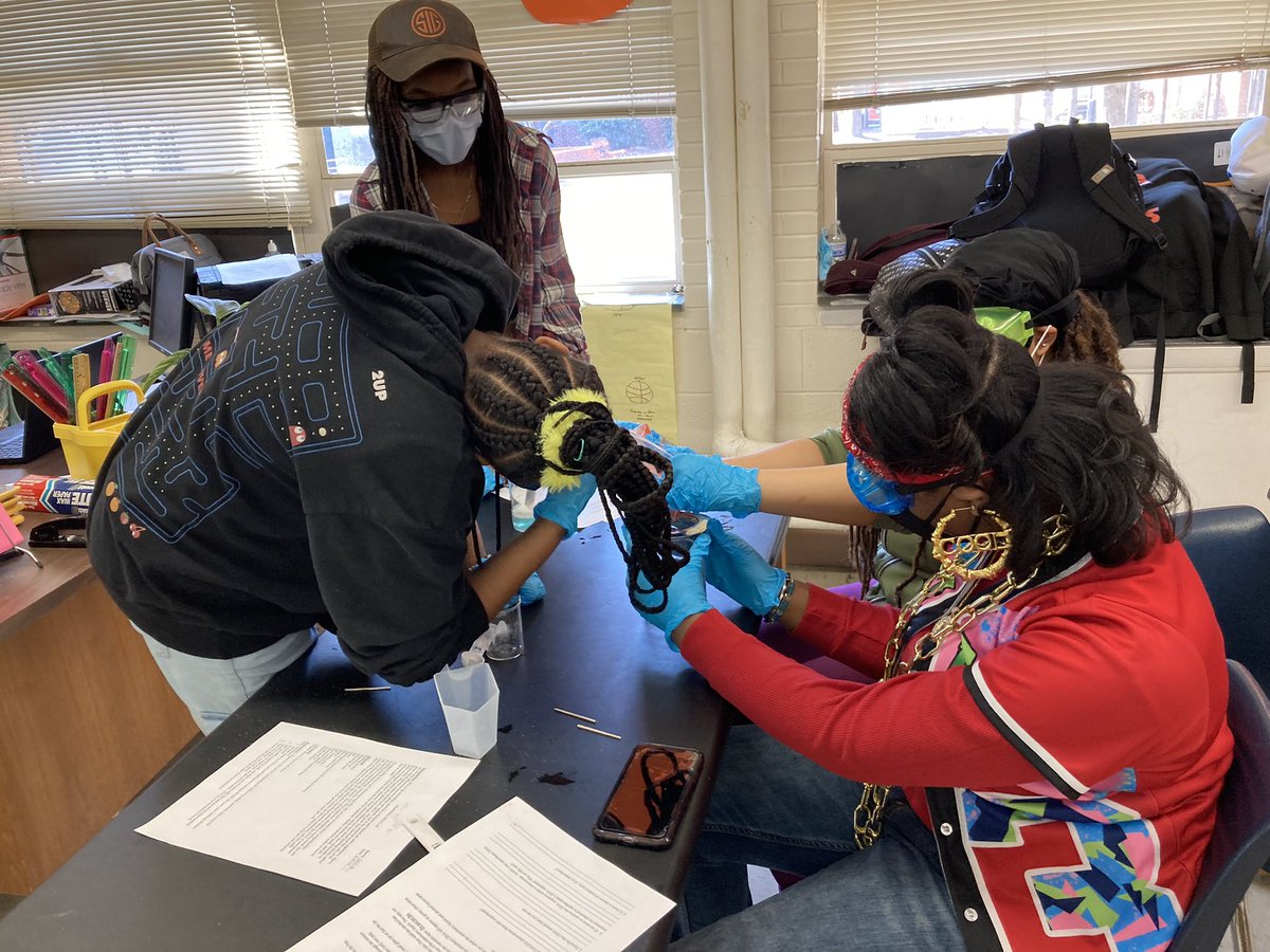 SwannMiddle's tweet photo. Forensic Science is all that and a bag of chips! It’s 90s day, and Ms. Figueroa’s 8th graders are getting jiggy extracting DNA! https://t.co/wTV3GTVORZ