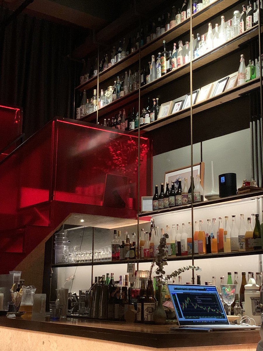 whyyousobibi's tweet photo. OTSU Bar — ไม่รู้เรียกบาร์ลับได้มั้ย แต่ร้านอยู่ในซอยค่อนข้างลับละกันอ่ะ บาร์เหล้าบ๊วยหนึ่งเดียวที่ชั้นรักเพราะที่นี่ขนเหล้าบ๊วยมาทุกยี่ห้อแล้วมั้ง หลากหลายมาก หรือจะให้บาร์เทนเดอร์แนะนำก็ได้ เริ่ด รักมาก มันหวานทอดอร่อยที่สุดในโลก ไปค่ะ ❤️

📍ซ.พหล18/2
#อร่อยไปแดก #aroii @aroii https://t.co/e7xcbTP4dd