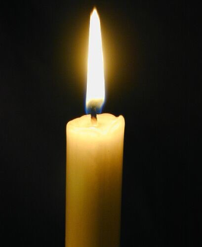 En regnfuld onsdag, endelig hjemme og må tænde et lys, lytte til Poul Krebs og i al stilhed blot nikke til ordene: 
“Jeg slukker for nyheder og kalkuleret diskussion/ Jeg tænder et lys for den næste generation/ Jeg beder om undskyld/Og at verden vågner op/Grådighed får nok”