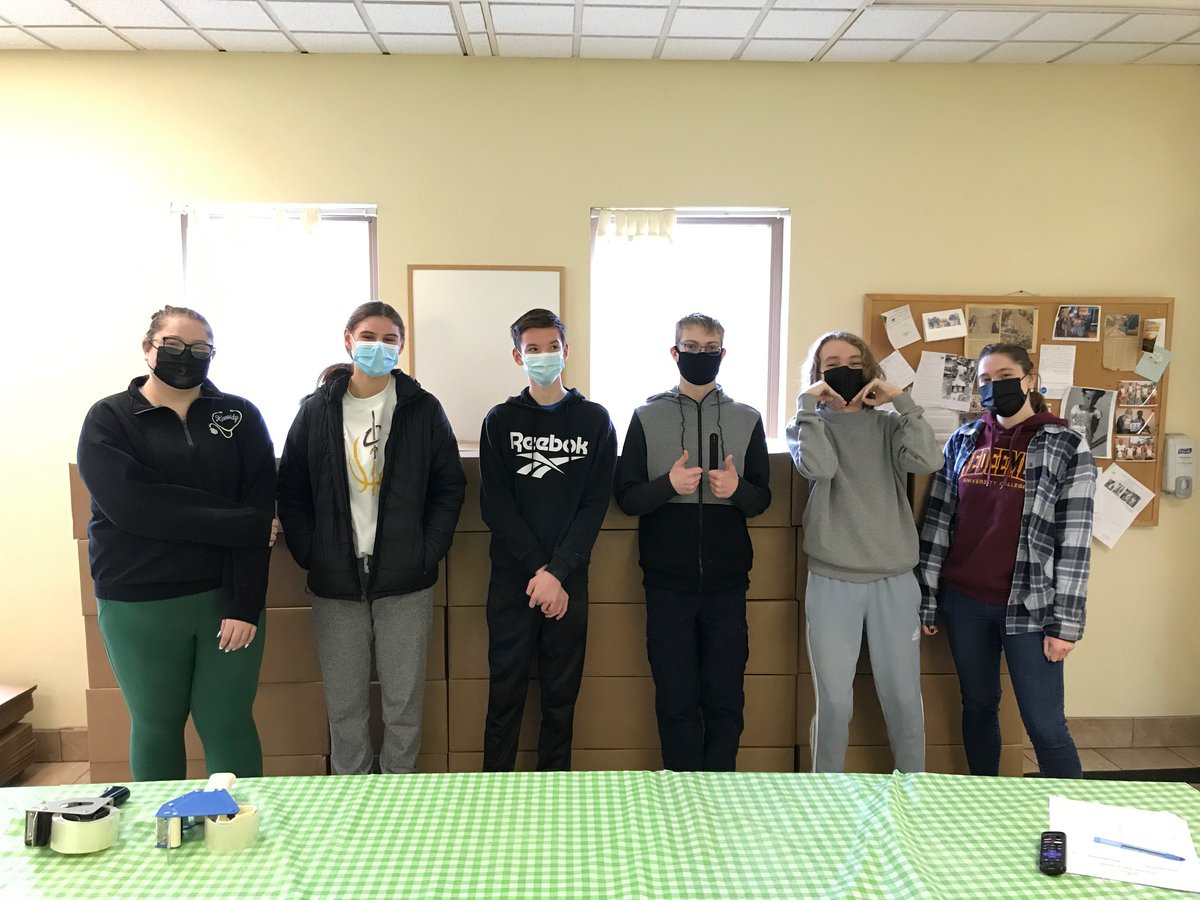 SWOGleaners's tweet photo. Thanks to the Leamington United Mennonite Church youth group for volunteering with us last Saturday! #volunteer  #YOUTH https://t.co/nkxssybwwf