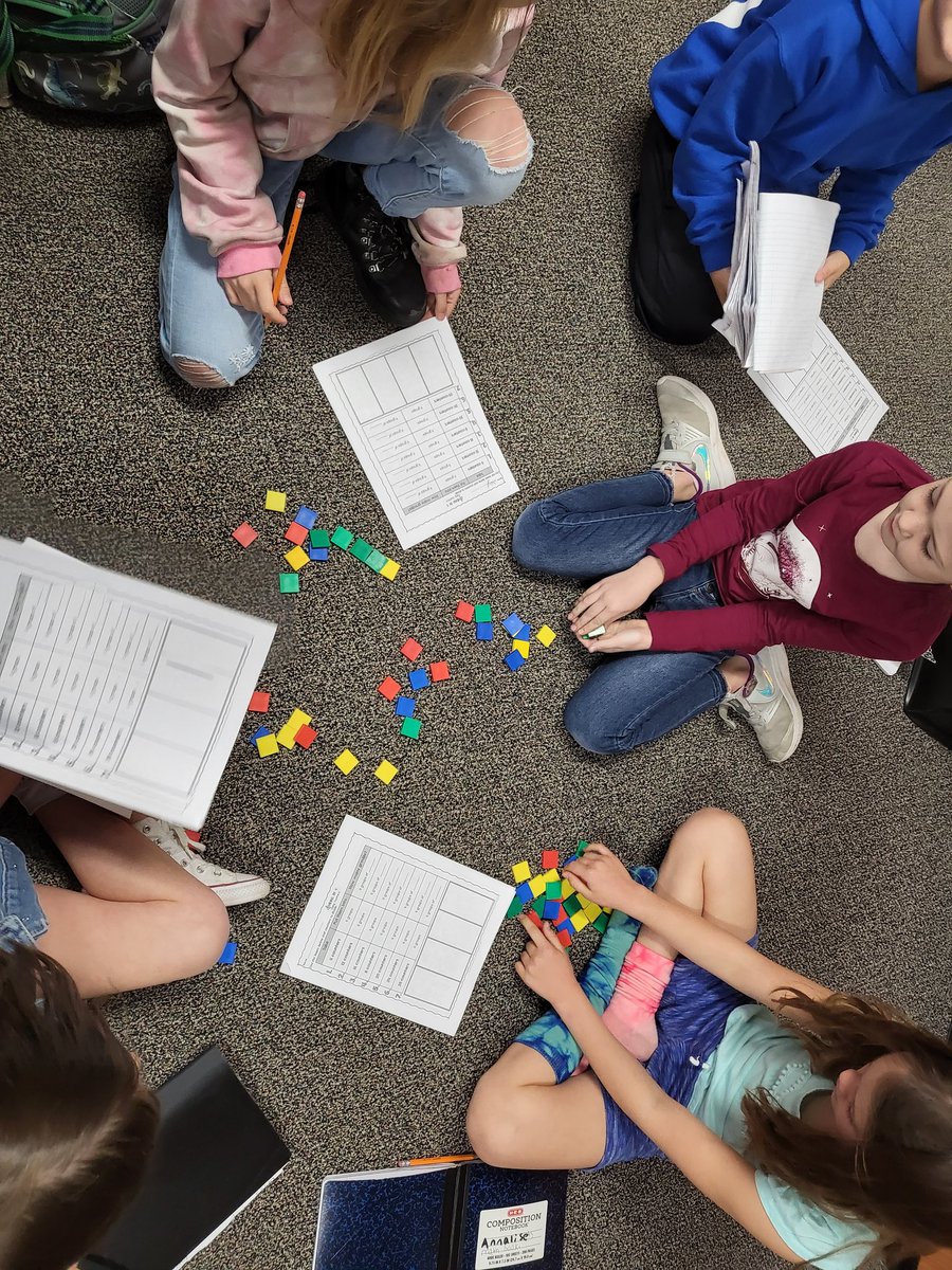EriCruzLISD's tweet photo. Solving division problems with friends in @2ndPlain! #JPEpride https://t.co/XNUmuGEXUi