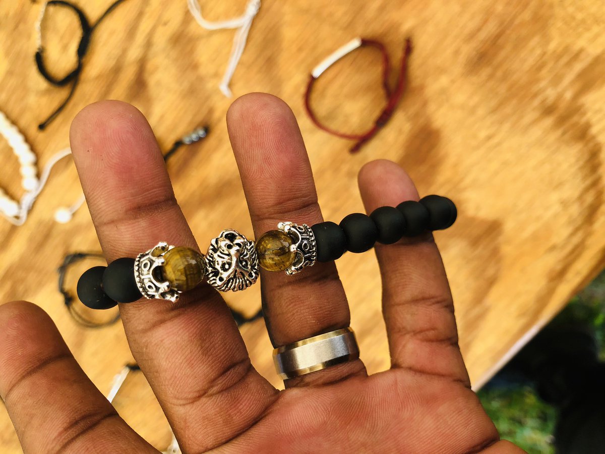 troye187's tweet photo. @chunkieyrussell Affordable Handmade bracelets whatsapp 0776281030 https://t.co/6yZKo4rizL