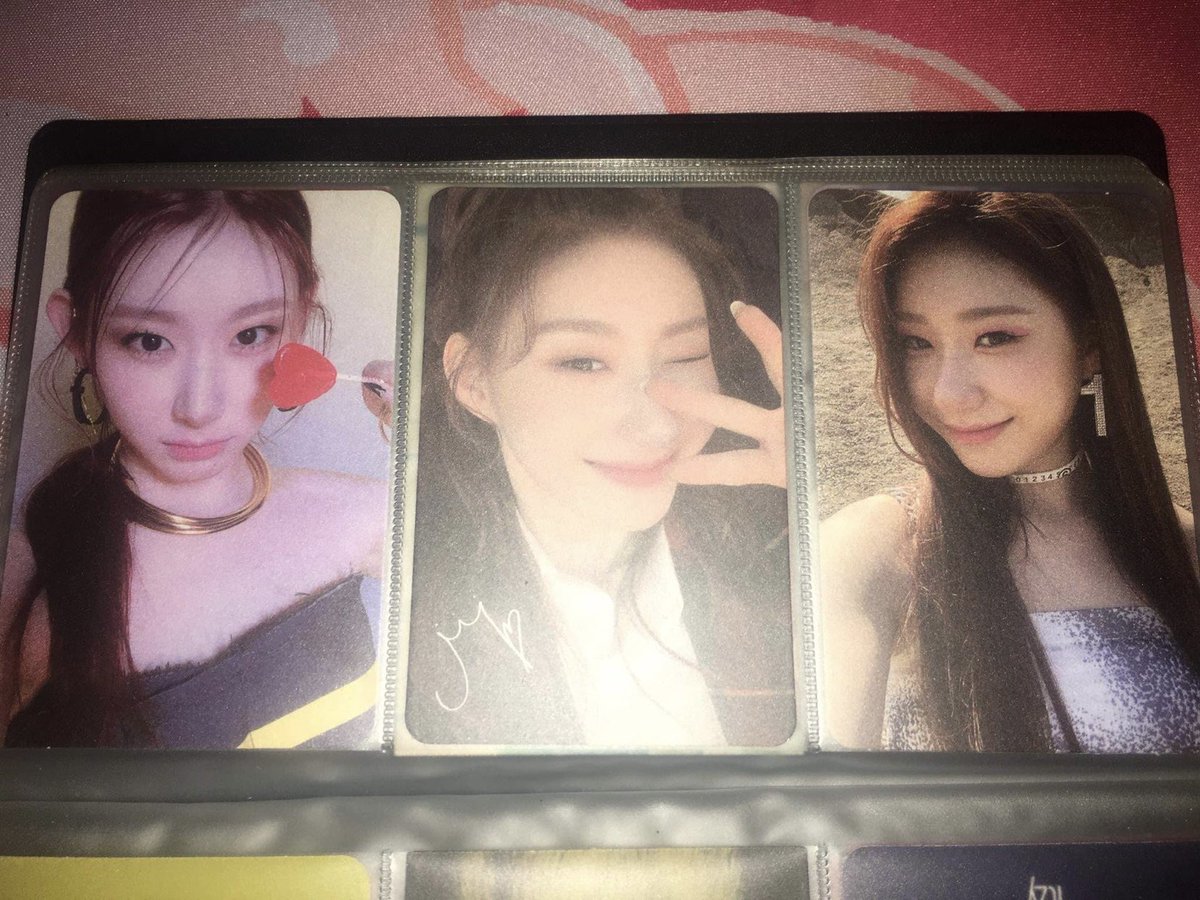 bwiprio's tweet photo. wts | lfb | ph only !

selling for a friend :]

☁️ itzy assorted pcs !! 
☁️ 150 - 250 php
☁️ mod: s/co
☁️ mop: gcash

🏷 
itzy photocards guess who not shy itz me chaeryoung yeji yuna lia https://t.co/PNmg7r9DWj