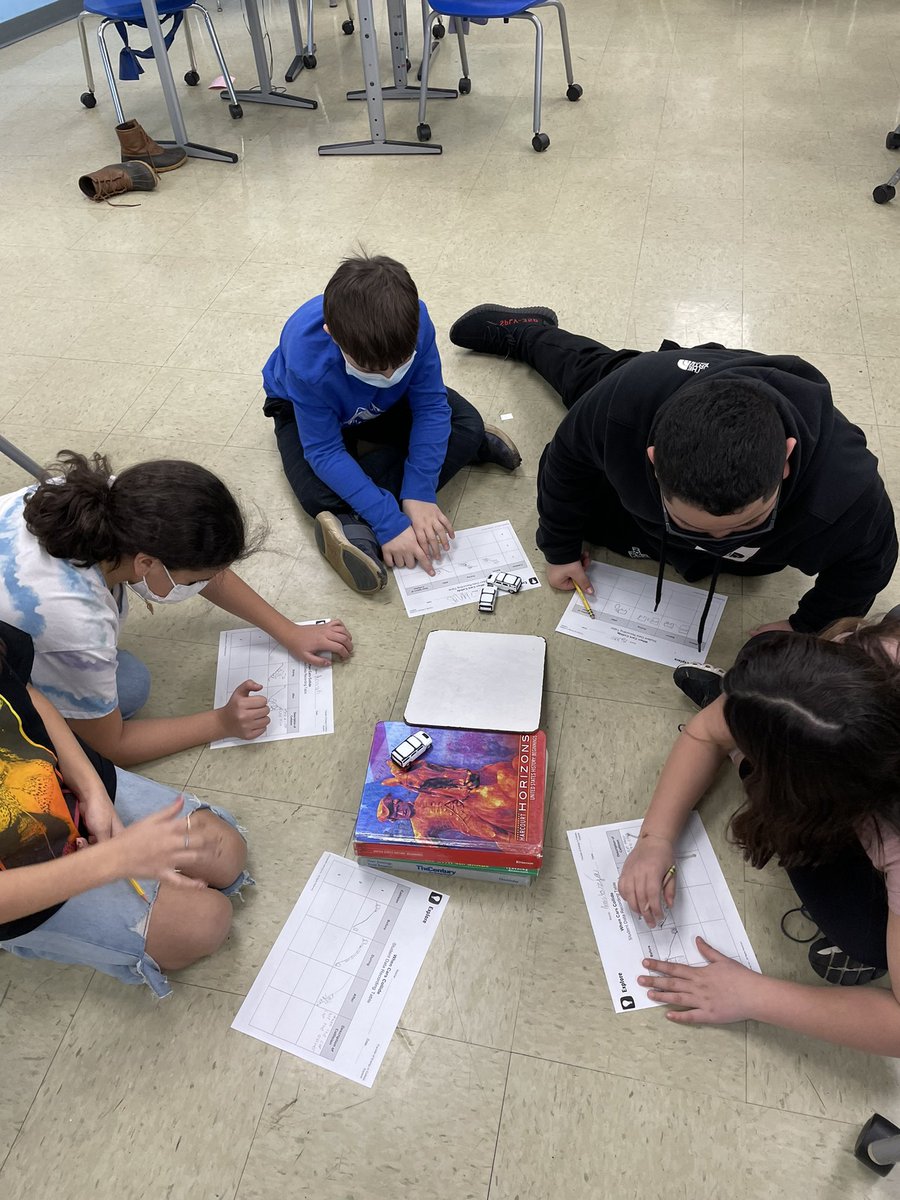 MsKovatchis's tweet photo. Students are working together to find out what happens to energy when cars collide! They are drawing pictures and recording their observations about the transfer of energy! 👩‍🔬👨‍🔬#wdsd7 https://t.co/gSy8Vr1B4E