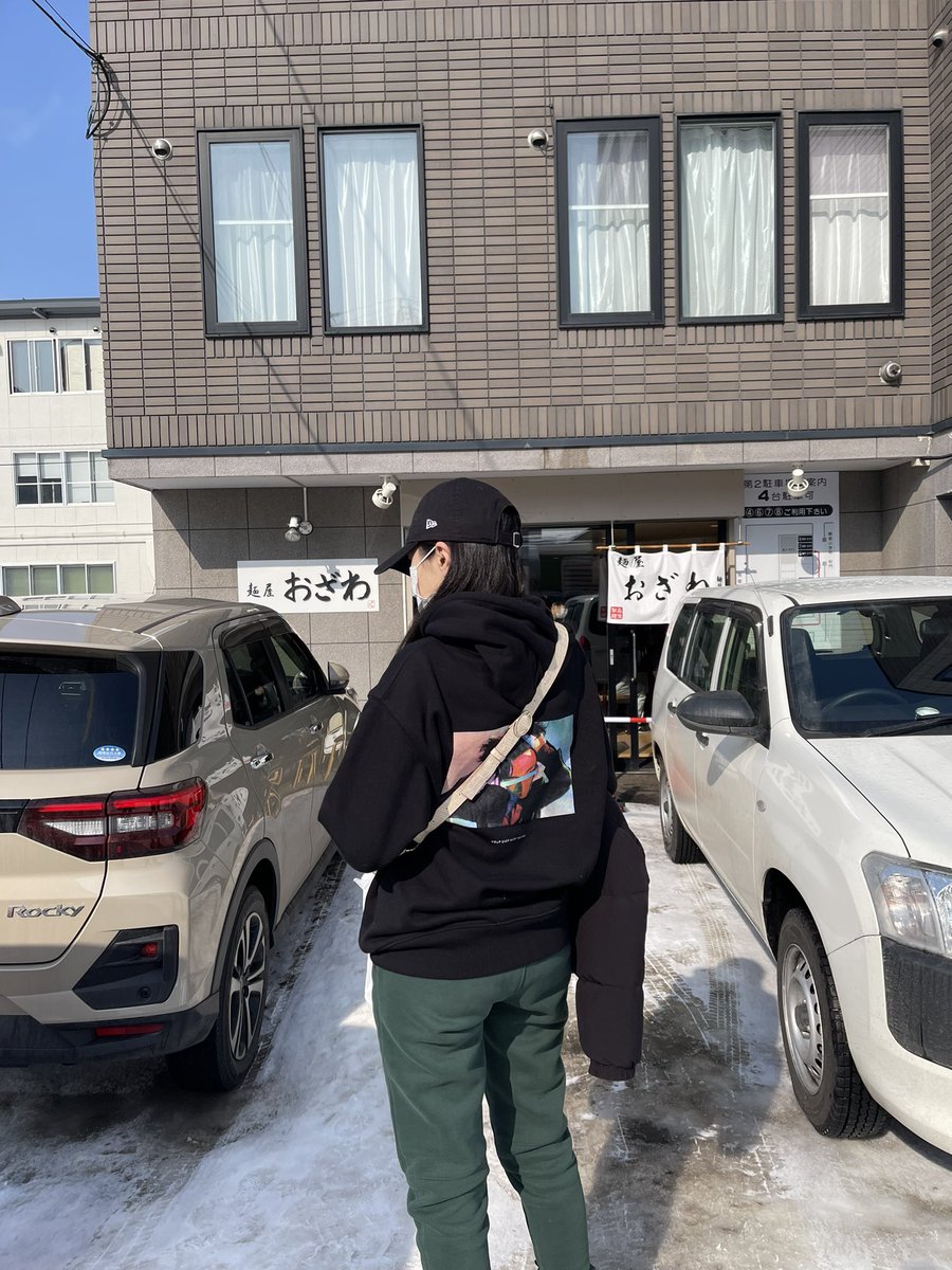 okazetomimuchi's tweet photo. HEHT札幌で風くんが行ったラーメン屋に🍜
同じ席には座れず、、、悔
注文の時、風くんは肉なしだよなとかめっちゃ考えたんだけど生姜付き味噌ラーメンに✌︎
森彦、大通公園、ラーメンも行って残るは大倉山⛷緑ジャージになかなか出会えないのでおすすめあれば是非🟩
#HEHT #HEHN #札幌 #藤井風 https://t.co/SthejQHJnA